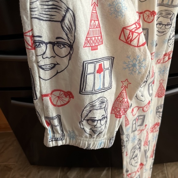 NWT Christmas story bibs size large super soft with pockets on the side & front - Picture 5 of 6